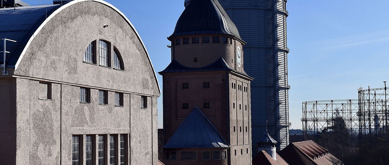 Außenansicht der Gebäude auf dem Gaswerksgelände. Weiterverlinkung auf History Art and Sound im Gaswerk Newsartikel