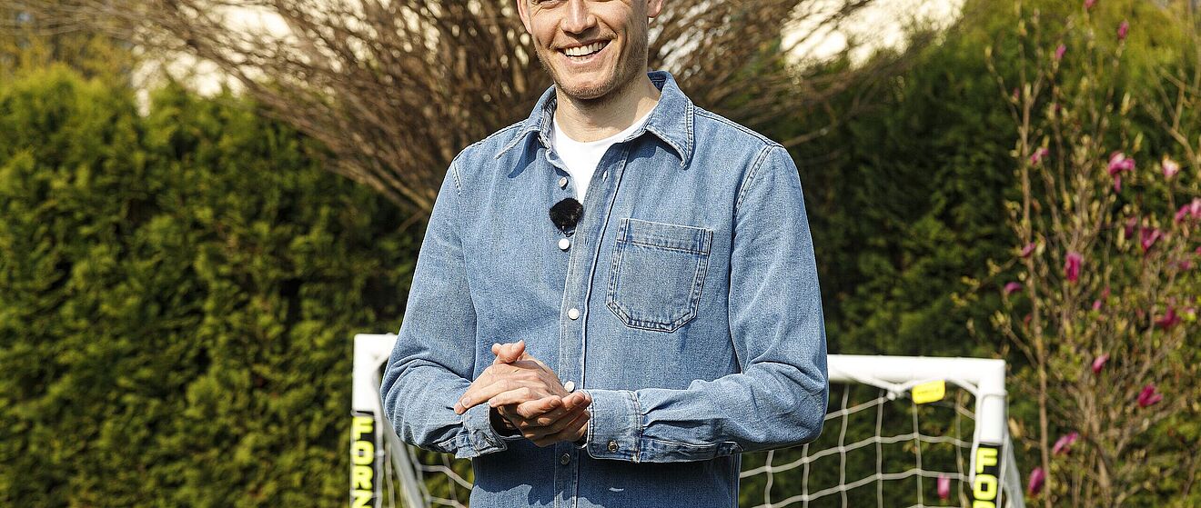 Alfred Finnbogason lächelt freundlich in die Kamera.