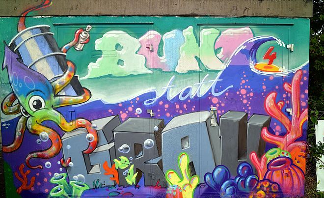 Unterwasser Graffiti mit Meerestieren auf einem Stromkasten