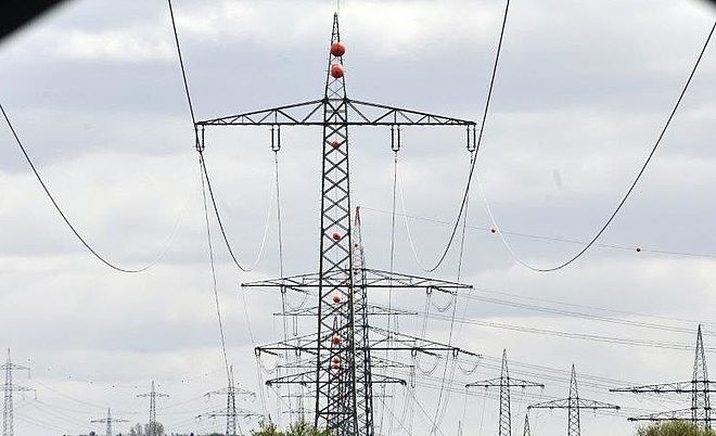Bild von Hochspannungsleitungen.